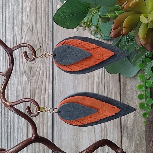 GRAY AND ORANGE SUEDE TEARDROP EARRINGS - Picture 1 of 6